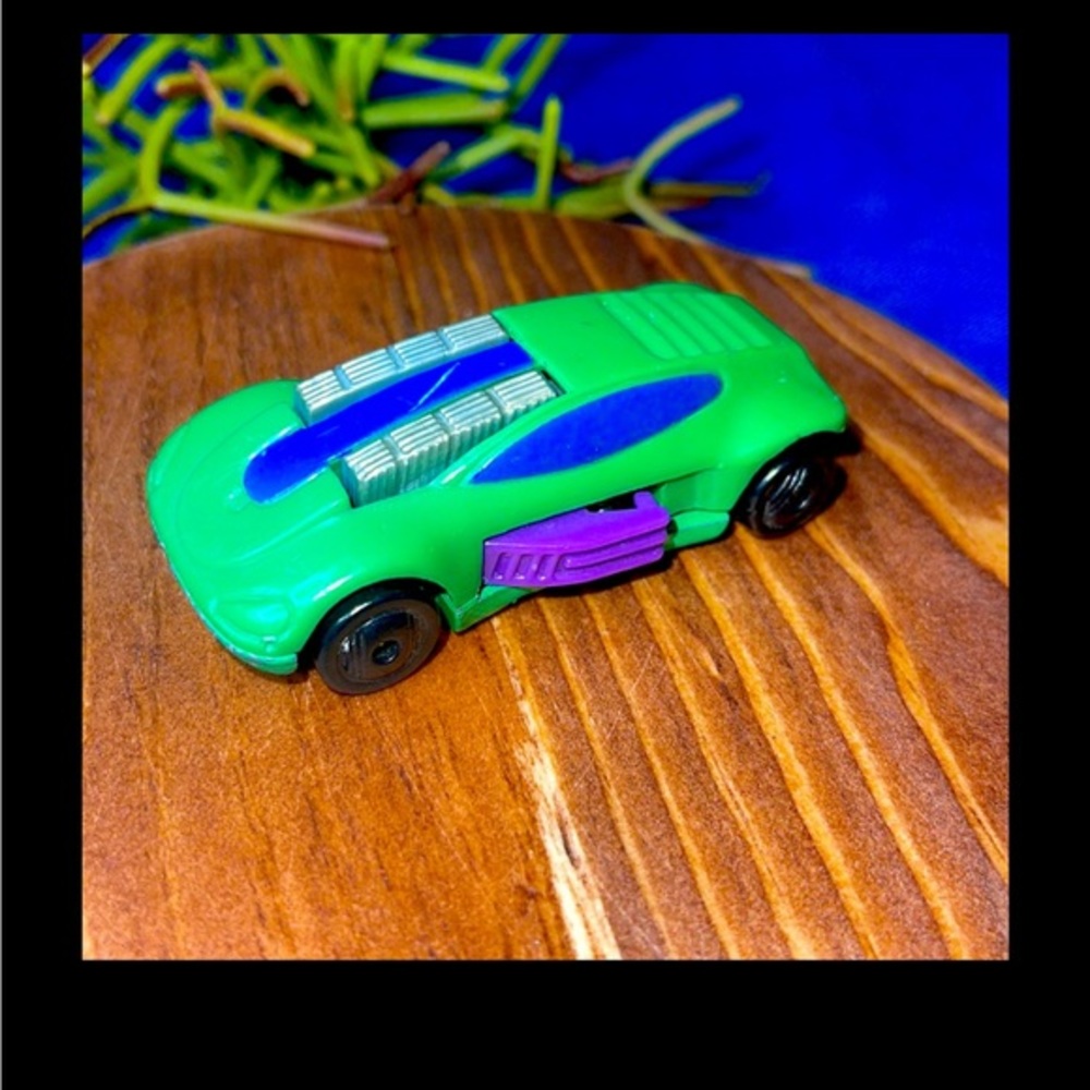 VINTAGE Hot Wheels 1994 Mattel KH Green/Purple Diecast Sports Car.